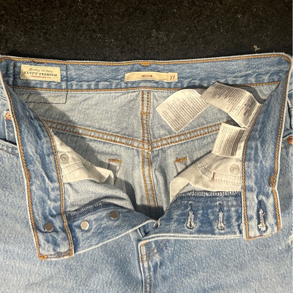Levi's Premium Wedgie Distressed Jeans Blue Denim Medium Wash Button Fly Size 27 - Picture 4 of 7
